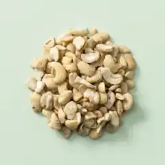 Cashew stukjes ongebrand (450 gram zak)